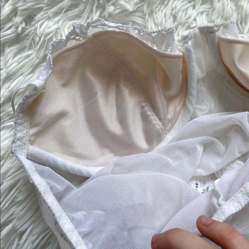 Vintage VS White Lace Bodysuit - Picture 4 of 9